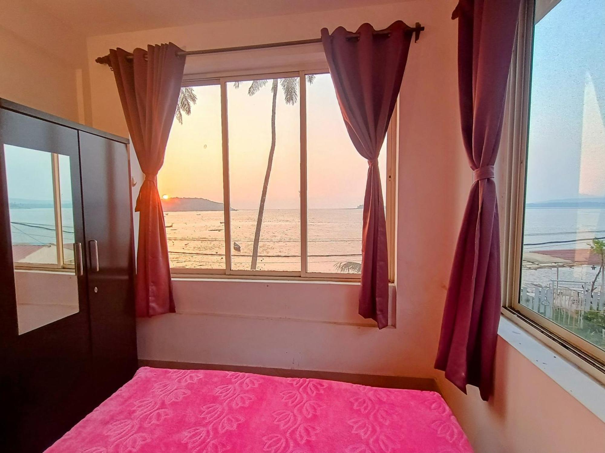 Gs Home On The Bay - Super Sea View Glass Studio Apartment Вагатор Екстериор снимка